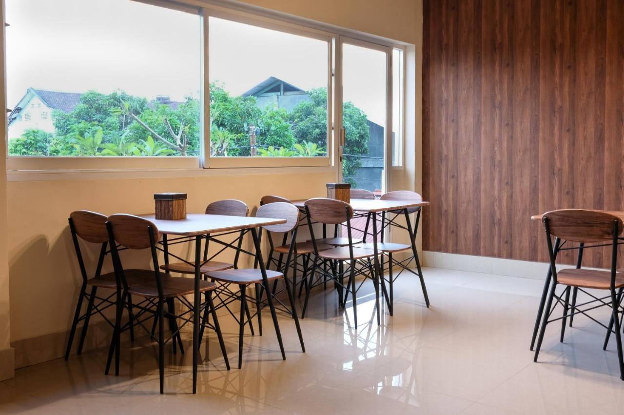 Oyo 683 Jepun Guesthouse Mataram Esterno foto